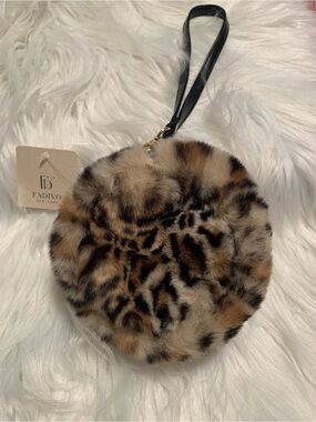 FADIVO NEW YORK faux fur smaller zip close leopard print wristlet NWT